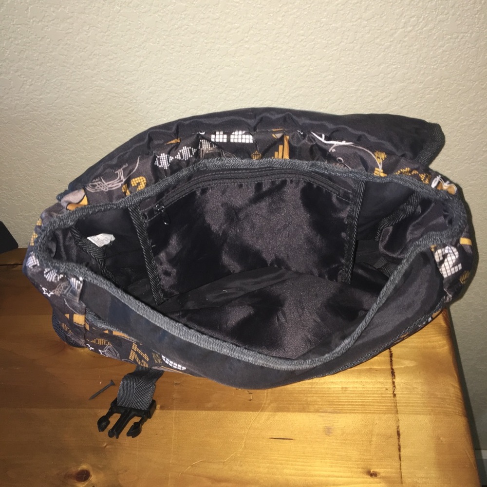 Backpack - Picture 2 of 4